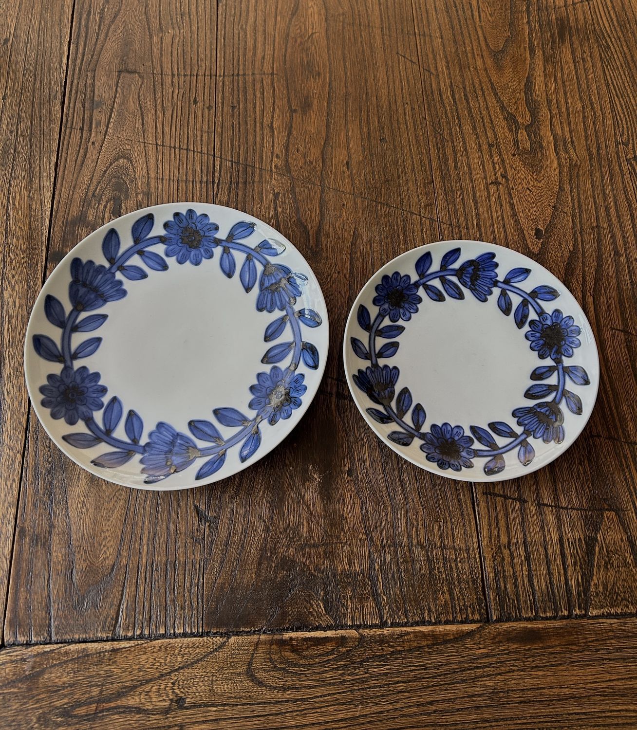 Haami Ware Handpainted Daisy  Plate - 2 Sizes