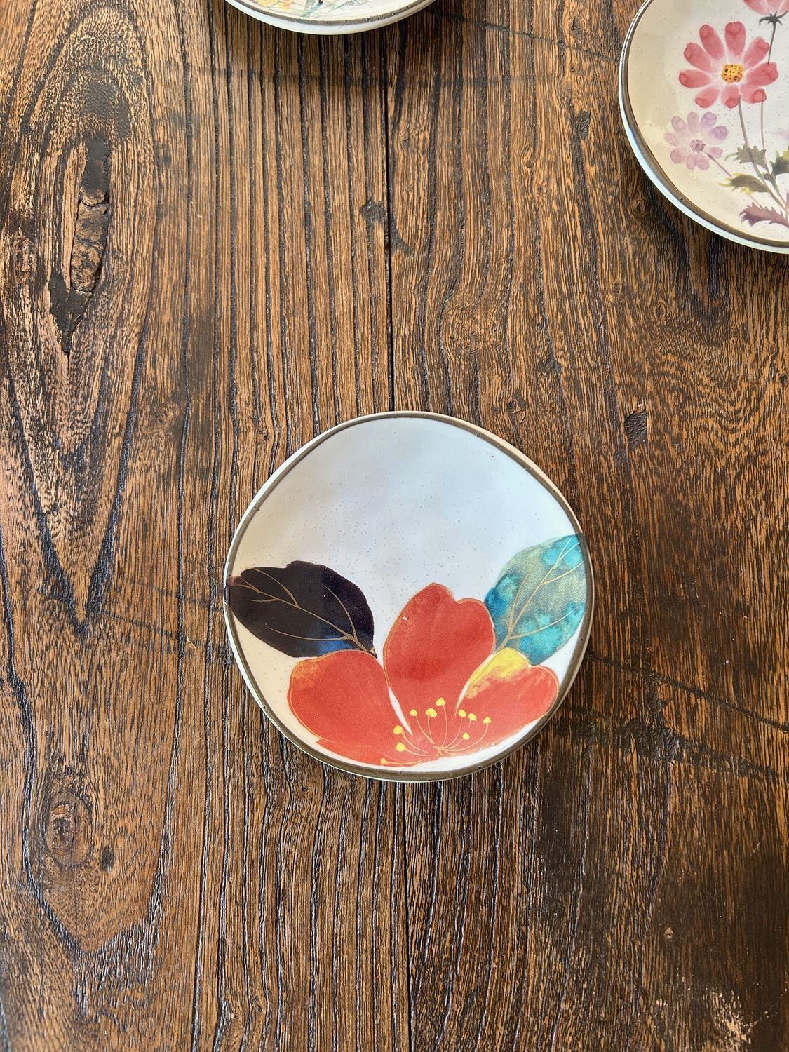 Hana Kairo Small Plate, Pattern: Red Sasanqua