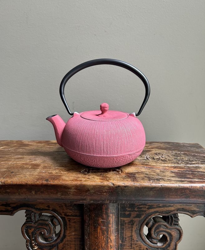 Nanbu Tekki Cast Iron Teapot - Pink