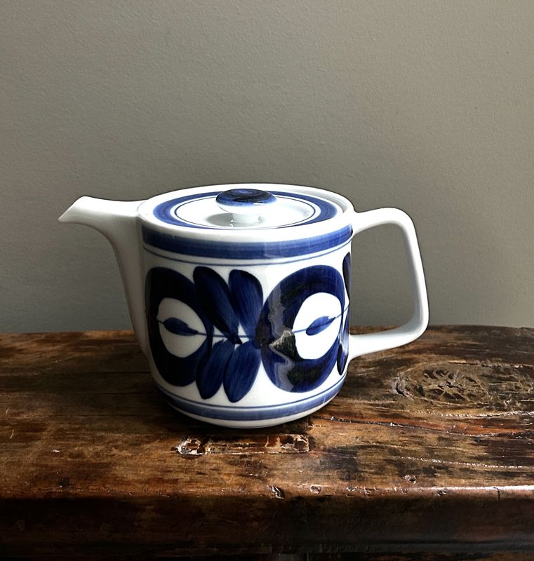 Hasami Ware Arabesque Teapot - Handpainted
