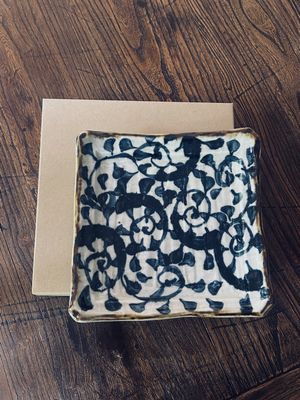Tako Karakusa Square Plate in Gift Box