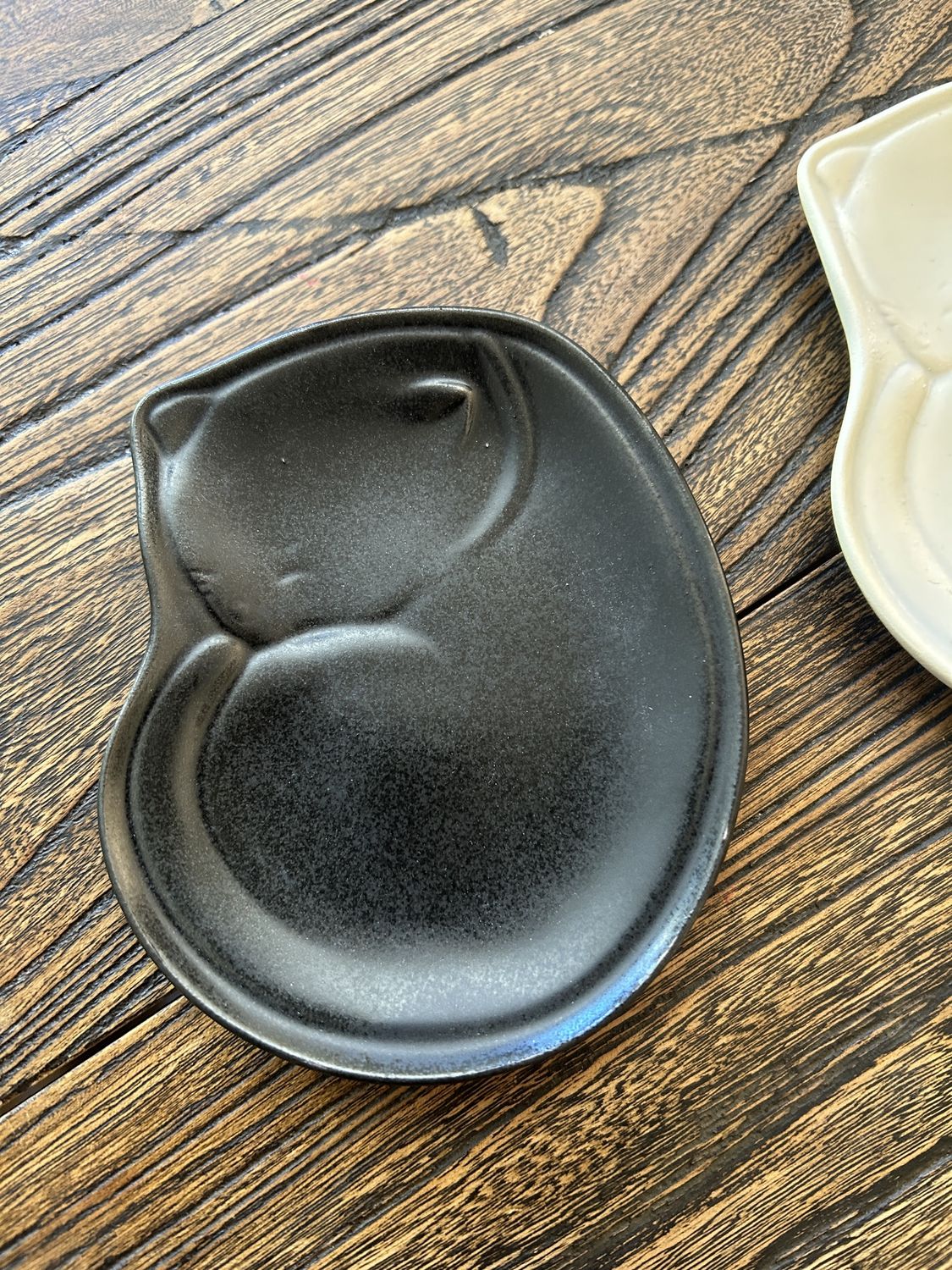 Sleeping Cat Dish, Colour: Blck