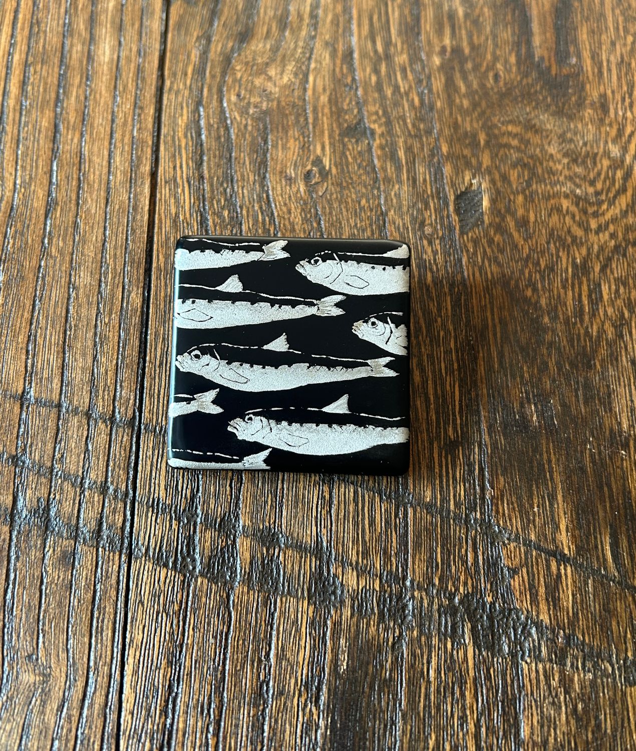 Natural Urushi Lacquer Wooden Brooch – Sardine Shoal