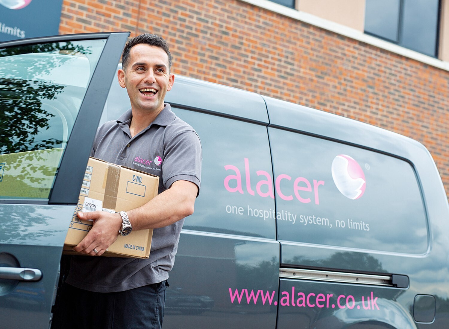 Alacer Hardware Store