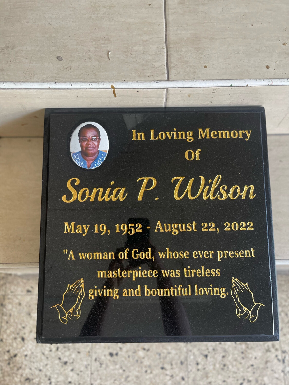 18x18 Granite Slab With Base + 4x3 Photo