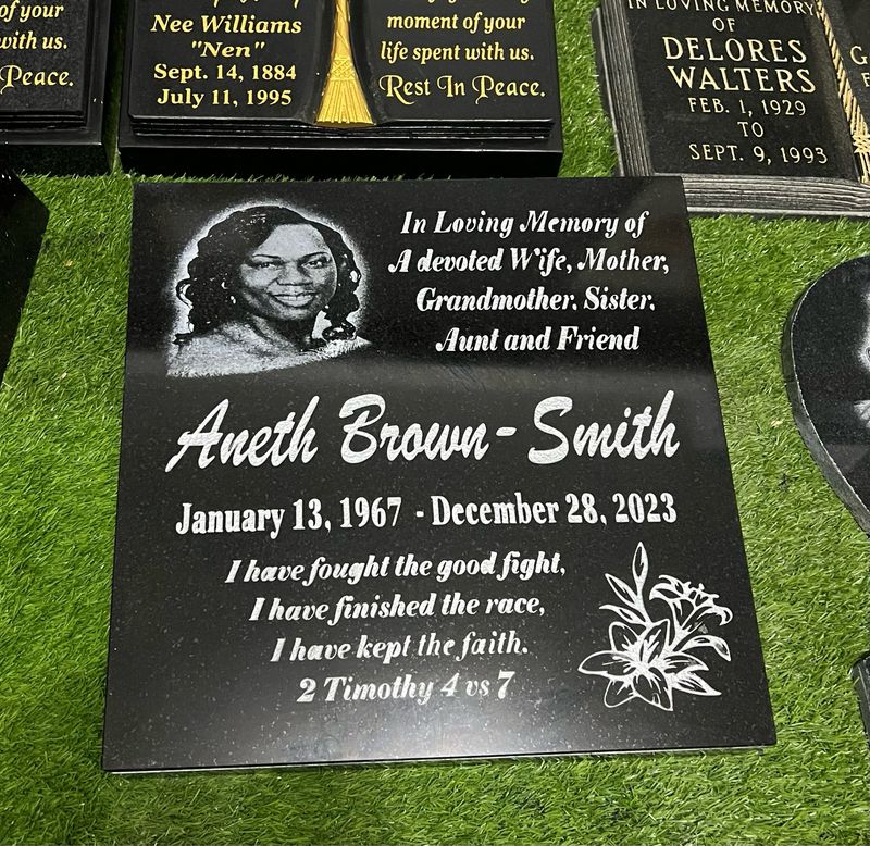 &quot;18x18&quot; Granite Slab/Base With Laser Photo