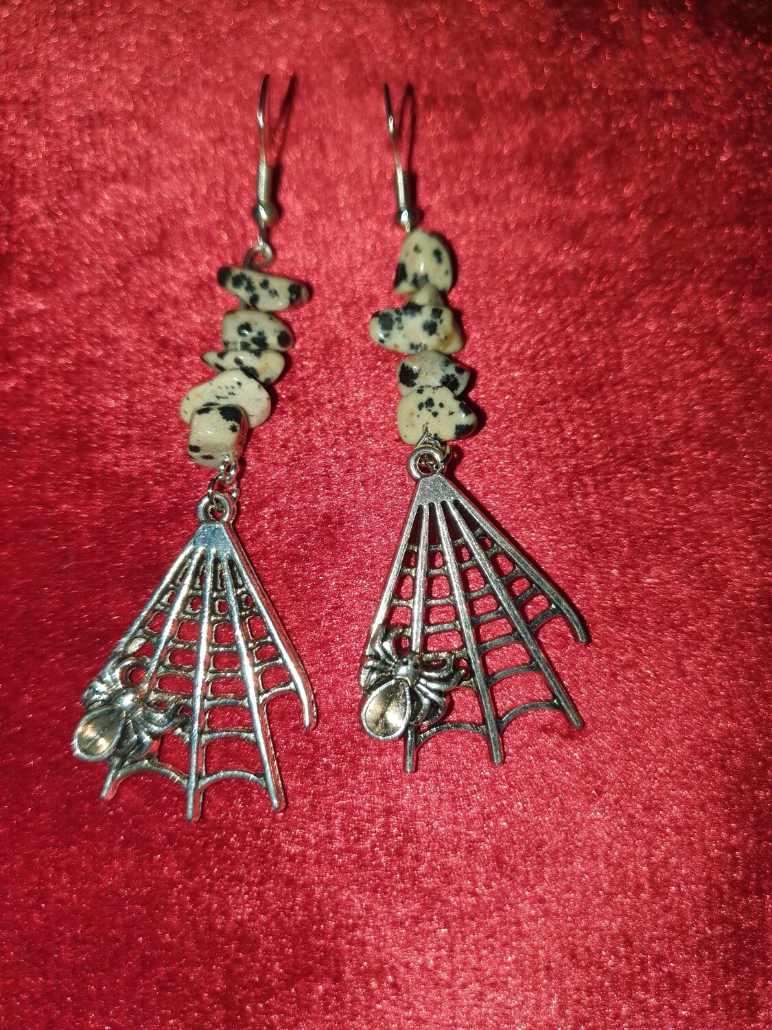 Boucles d oreilles  toile d araignée et pierres jaspe dalmatien 