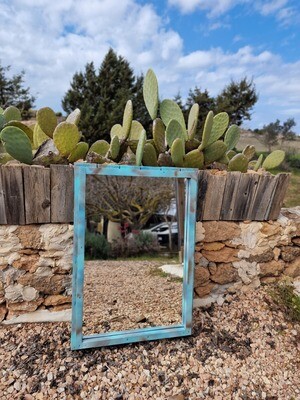 Specchio unico realizzato con pallet - legno di scarto