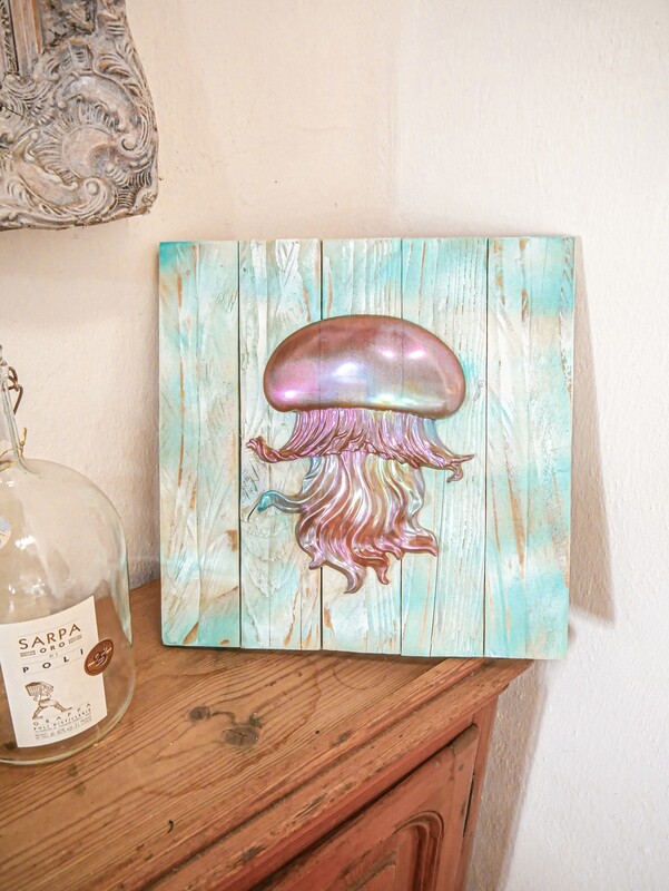 Artificial wood pallet and epoxy resin picture - &quot;Medusa&quot; - 35 x 35 x 2 cm