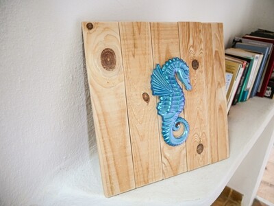 Cuadro palet y resina epoxi - &quot;Caballito de mar&quot; - 35 x 35 x 2 cm
