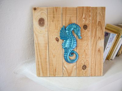 Artificial wood pallet and epoxy resin picture - &quot;Seahorse&quot; - 35 x 35 x 2 cm