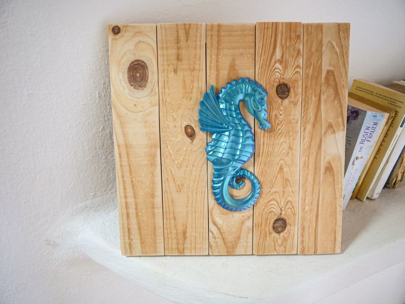 Artificial wood pallet and epoxy resin picture - &quot;Seahorse&quot; - 35 x 35 x 2 cm