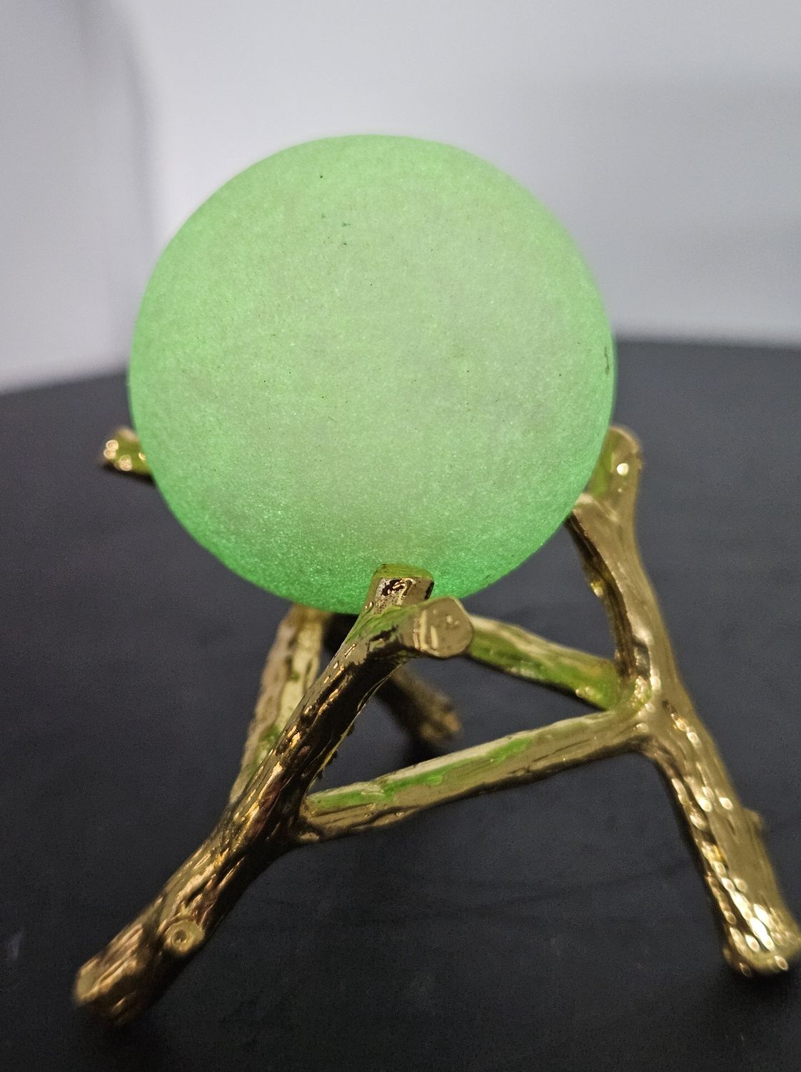 Glow-in-the-dark Phosphorus ball w/stand