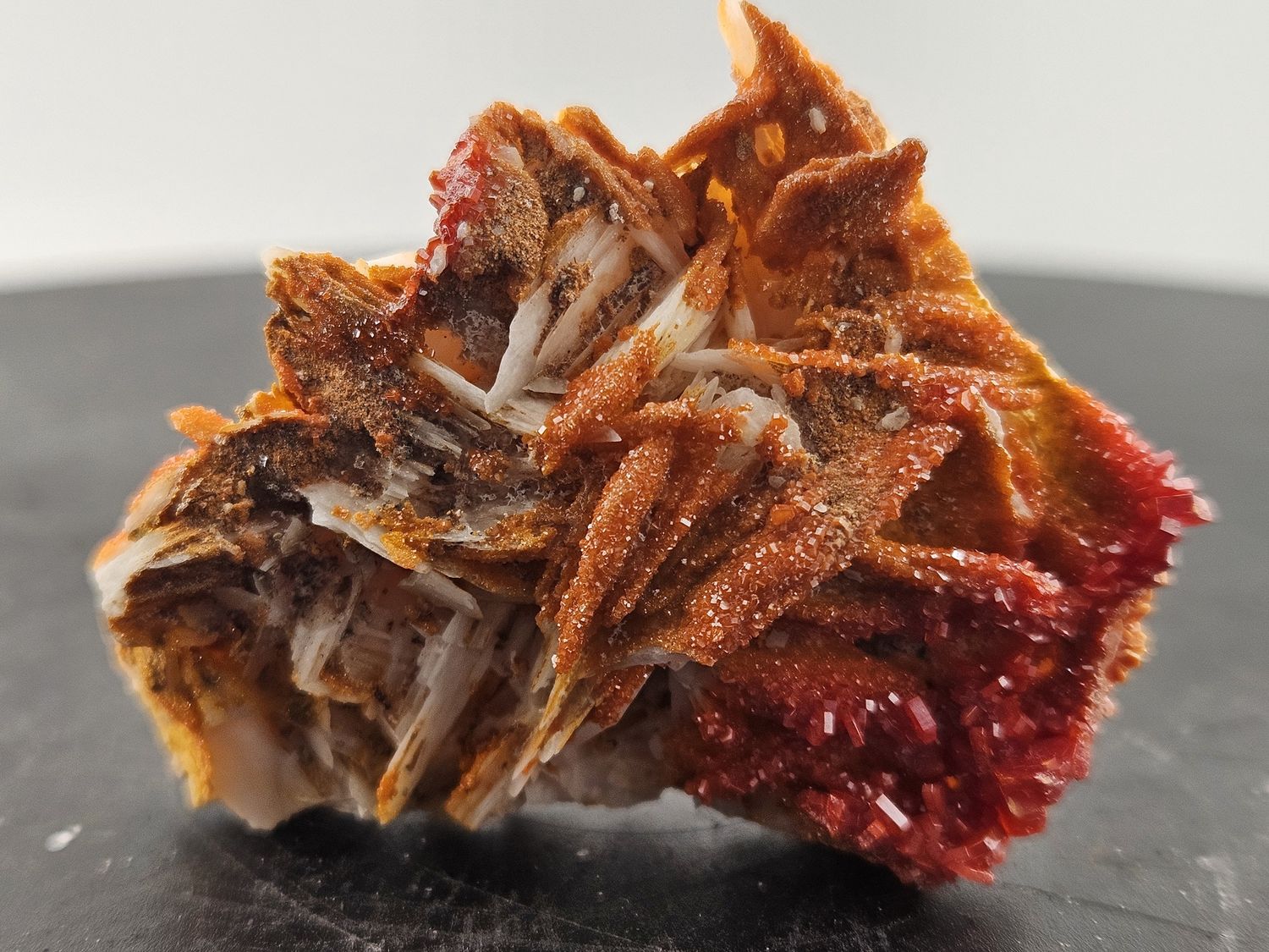 Vanadinite on Barite