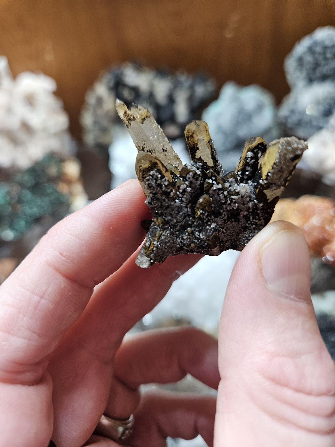 Hemimorphite on Quartz with Iron Oxide