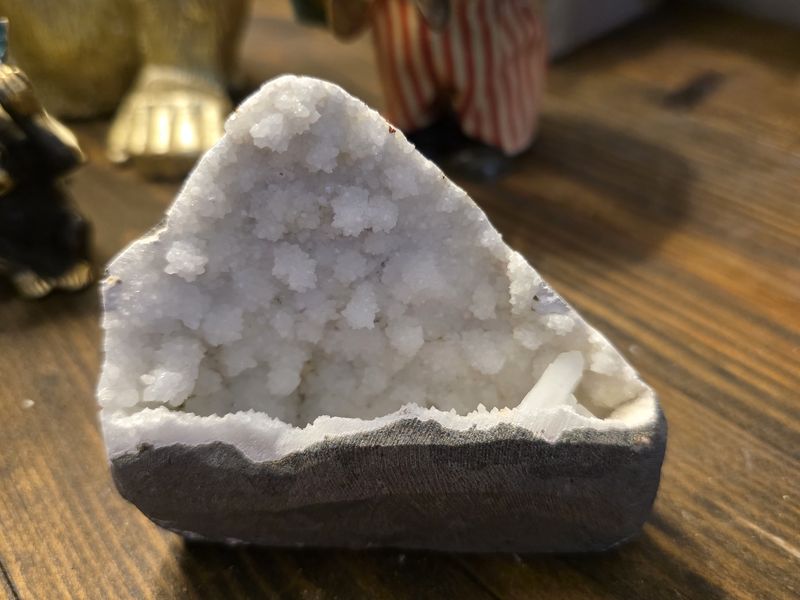 Druzy Chalcedony w/Heulandite crystals in Basalt