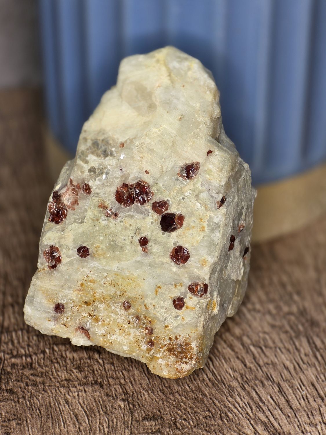 Garnets on matrix