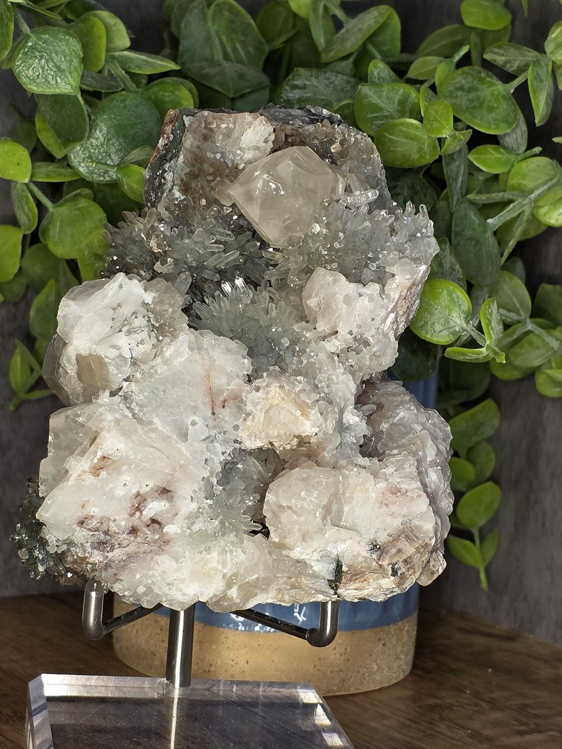 Stunning Quartz w/Calcite