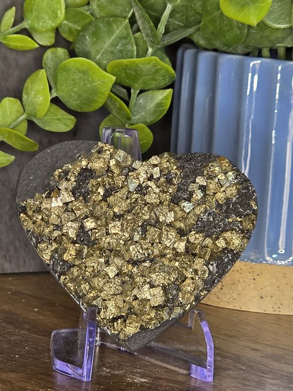 Pyrite on Basalt matrix, heart