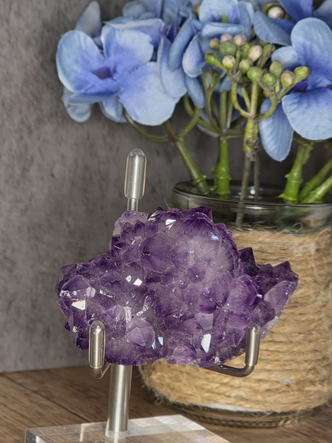 Amethyst w/polished base