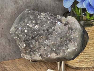 Amazing Quartz w/polished sides &amp; cut base