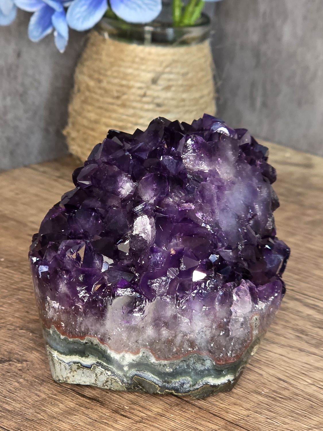 High grade Amethyst w/free standing base!