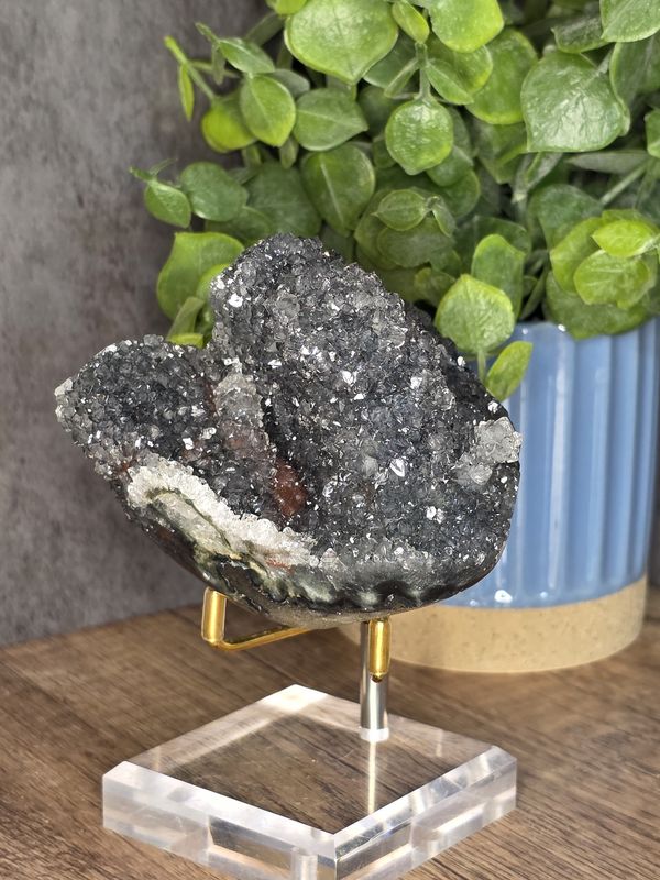 Beautiful Gray Amethyst w/stalactites.  Polished sides.