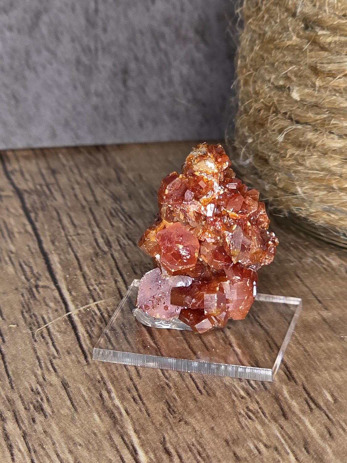 Vanadinite on base