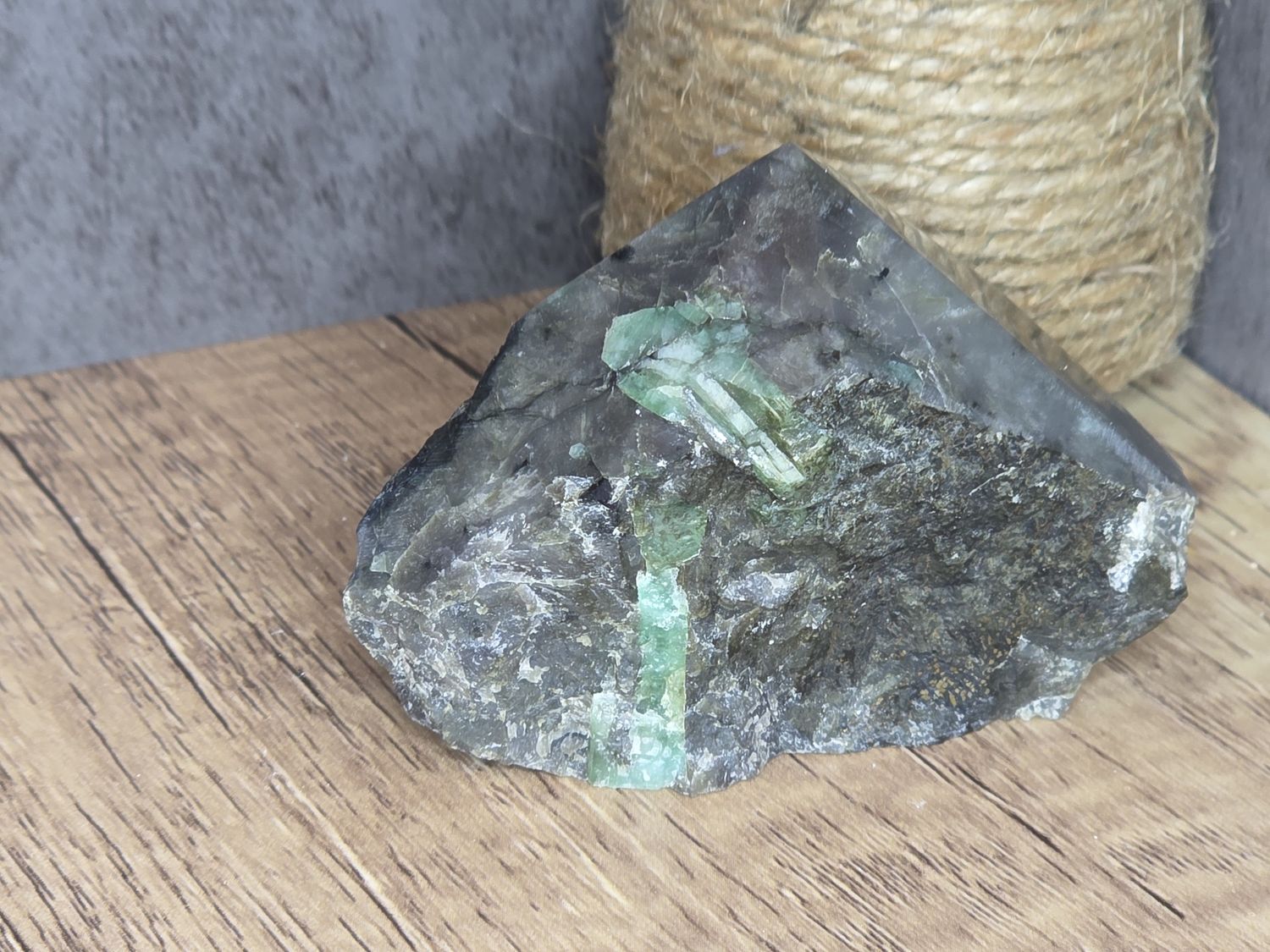 Green Emerald, point