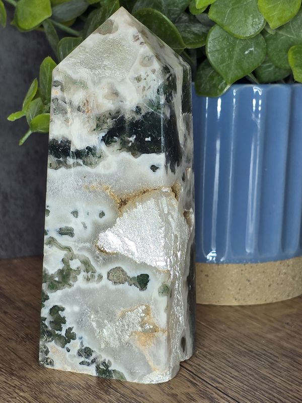Moss Agate tower w/large Calcite