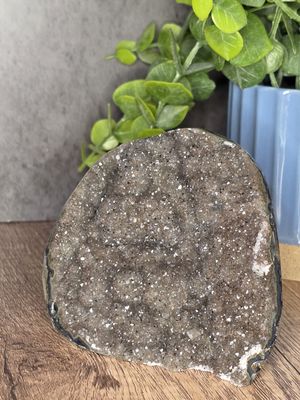 Amethyst #4 w/freestanding cut base