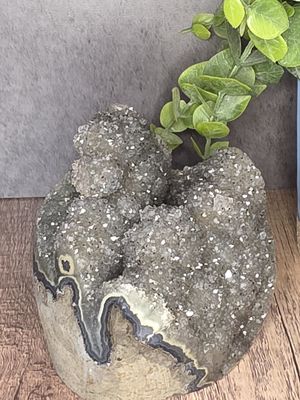 Amethyst #5 w/freestanding cut base