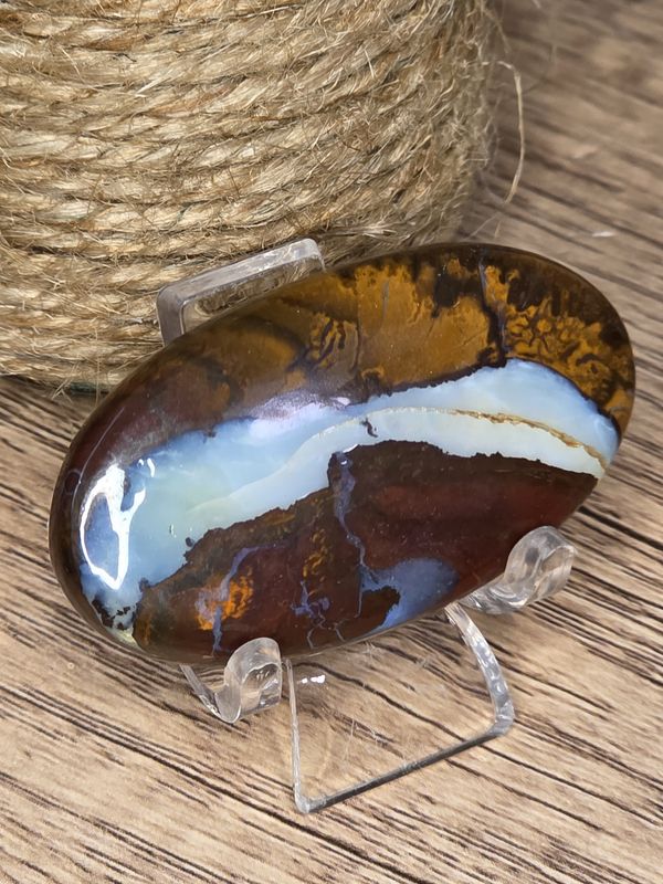 AMAZING Boulder Opal, cabochon