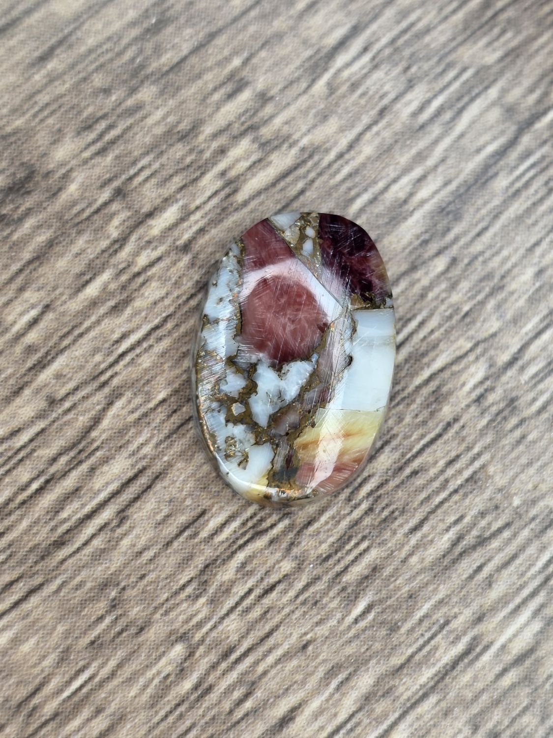 Red Spiny Oyster, cabochon