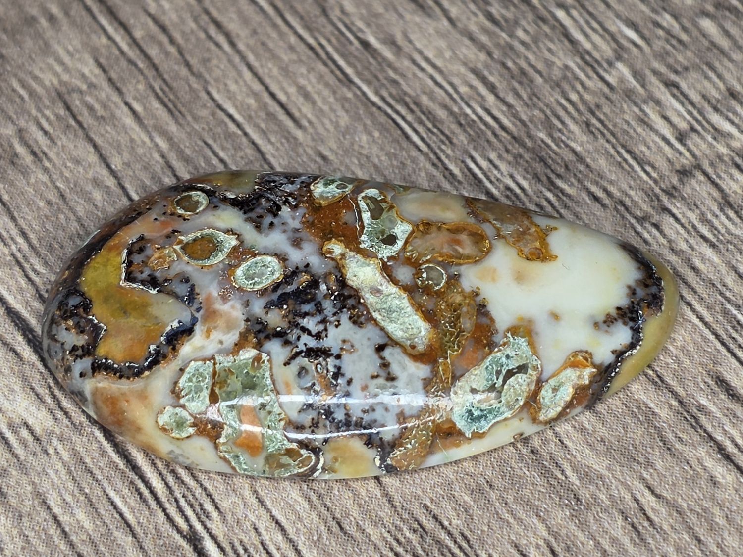 Morrisonite, cabochon