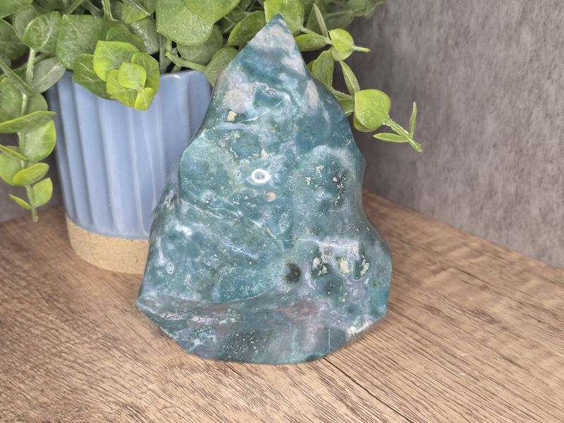 Blue &amp; White Ocean Jasper carving