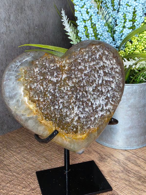 Amazing, druzy Quartz, heart.  Includes custom stand!