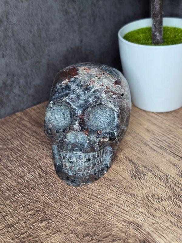 UV reactive, Yooperlite skull.