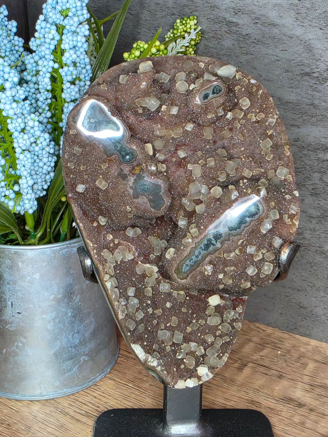 Amazing Quartz on Agate, w/Calcite.  Includes custom stand!