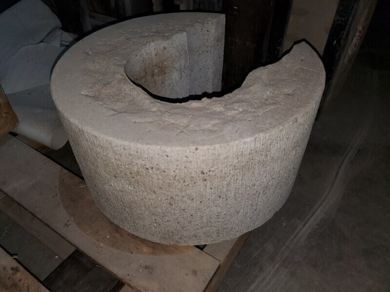 16" D x 8" T Giallo Fantasia Granite Riser
