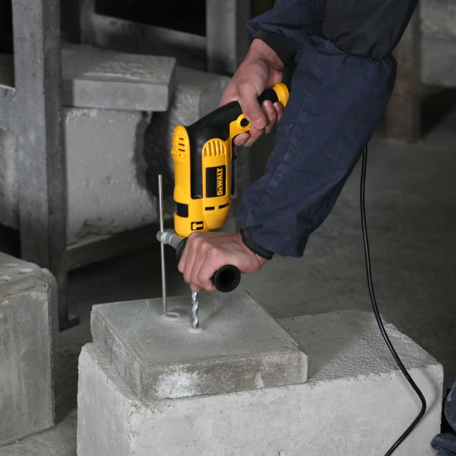 Taladro Percutor DeWalt de 1/2" - 710W (Ref.DWD024-B3