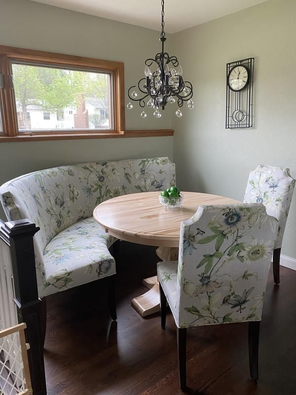Curved dining banquette seating for round table