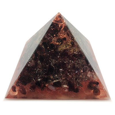 Granat CHI Pyramide Wurzelchakra 10x10cm