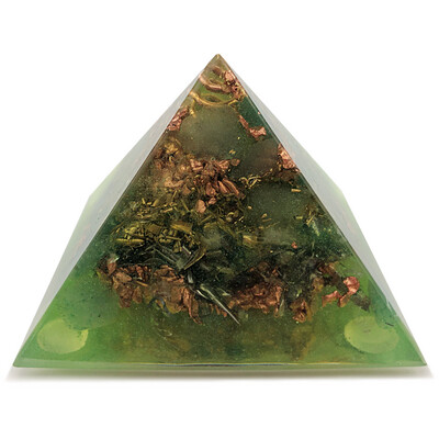 Aventurin grün CHI Pyramide Herzchakra 6x6cm