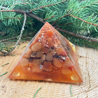 Aventurin orange CHI Pyramide Sexualchakra 8x8cm Aventurin orange CHI Pyramide Sexualchakra 8x8cm