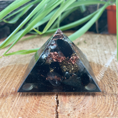 Obsidian CHI Pyramide Wurzelchakra 6x6cm