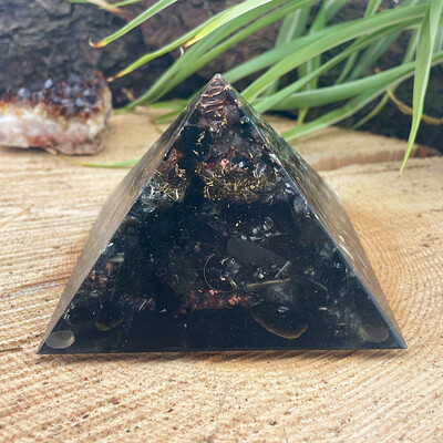Obsidian CHI Pyramide Wurzelchakra 10x10cm
