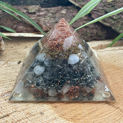 Bergkristall CHI Pyramide Kronenchakra 10x10cm