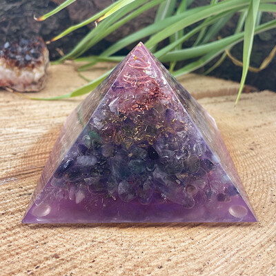 Fluorit CHI Pyramide Stirnchakra 10x10cm Fluorit CHI Pyramide Stirnchakra 10x10cm