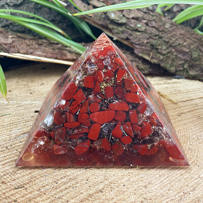 Jaspis rot CHI Pyramide Wurzelchakra 12x12cm Jaspis rot CHI Pyramide Wurzelchakra 12x12cm